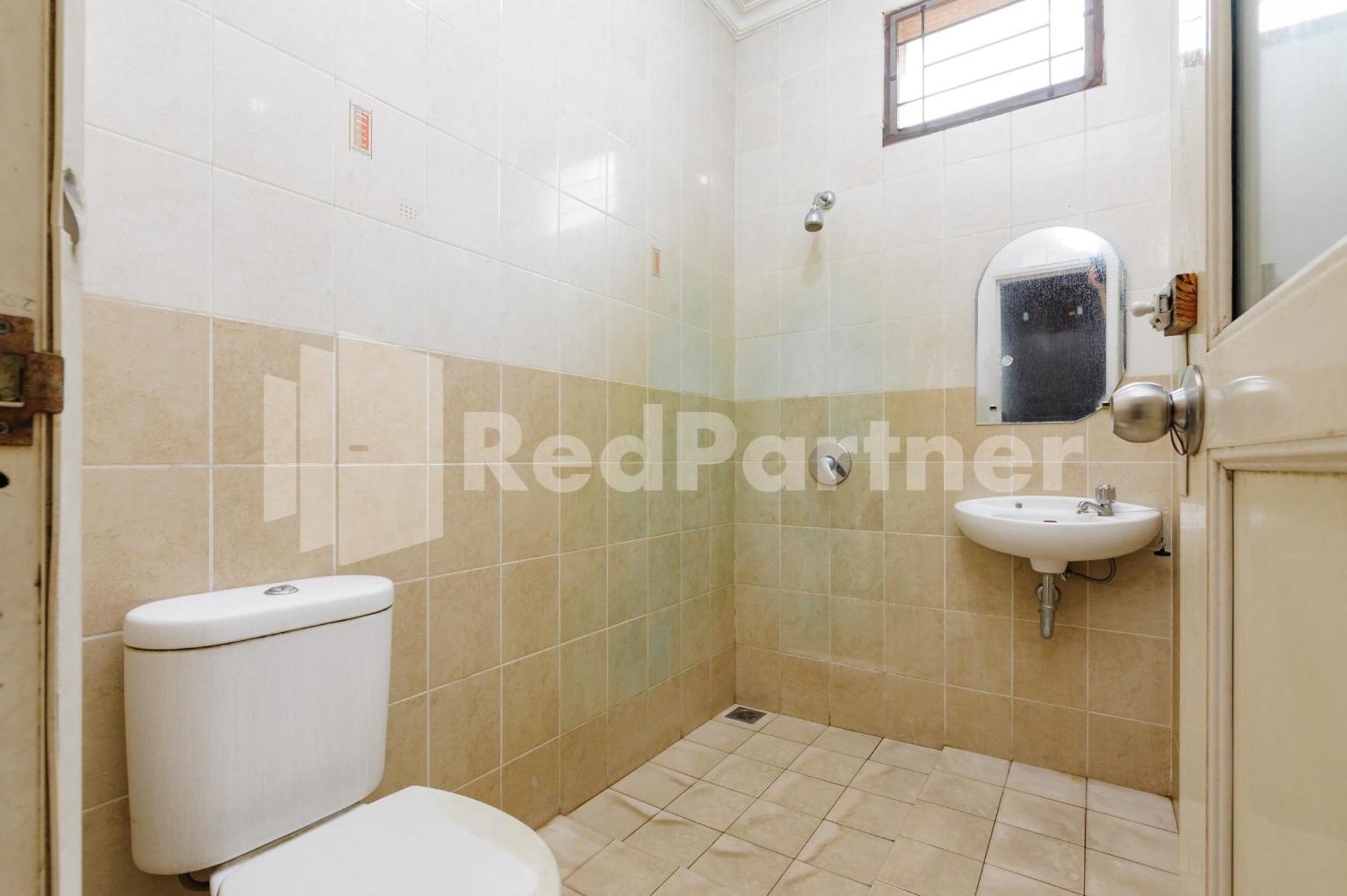Отель Karawaci Taman Permata Tiga Mitra Reddoorz Binong Экстерьер фото